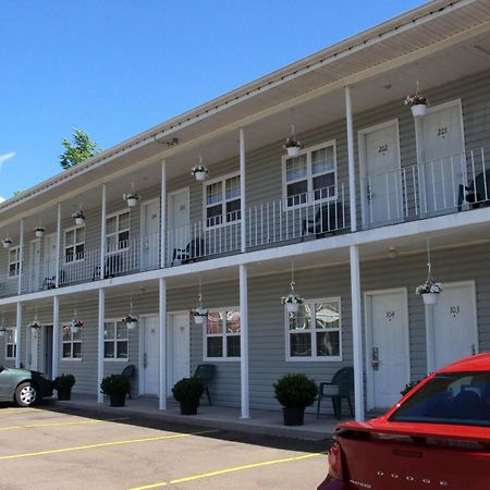 Midtown Motel & Suites モンクトン エクステリア 写真